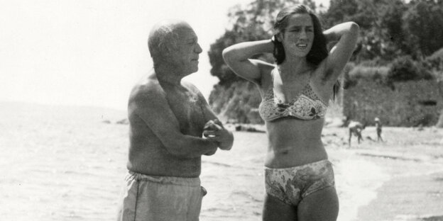 Picasso und Francoise Gilot in Badekleidung am Strand