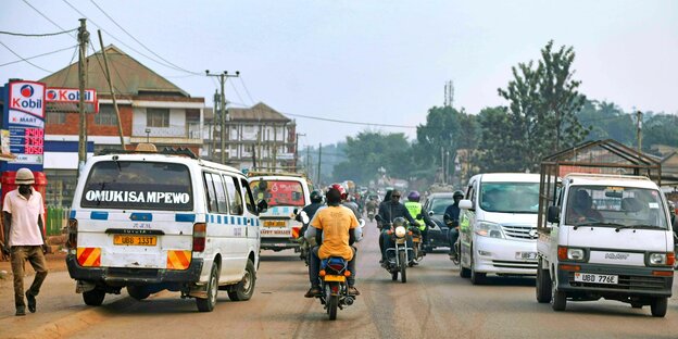 Dichter Verkehr auf den Straßen von Kampala