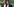 Xi Jinping und Emmanuel Macron spazieren in einem Garten