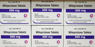 Eine Reihe von Schachteln des Medikaments Mifepriston