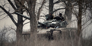 Soldaten in einem Panzer