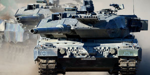 Kampfpanzer «Leopard 2 A6» ist während der Bundeswehrübung Landoperationen in Bergen