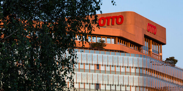 Otto-Zentralgebäude in der Abendsonne