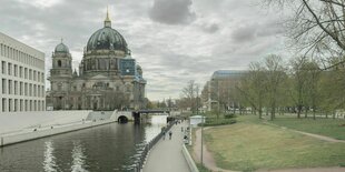 Der Dom und viel Grün zwischen Marx-Engels-Forum und Fernsehturm: Blick aufs sogenannte Rathausforum in Mitte, wie es derzeit aussieht