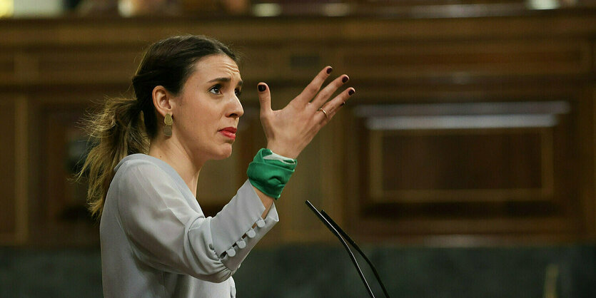 Irene Montero spricht