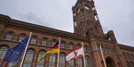 Das Bidl zeigt das Rote Rathaus in Berlin.