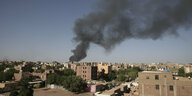 Rauch über den Dächern von Sudans Hauptstadt Khartum