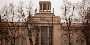 Die russische Botschaft an der Straße Unter den Linden