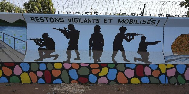 Mural mit den Streitkräften aus Burkina Faso in Ouagadougou