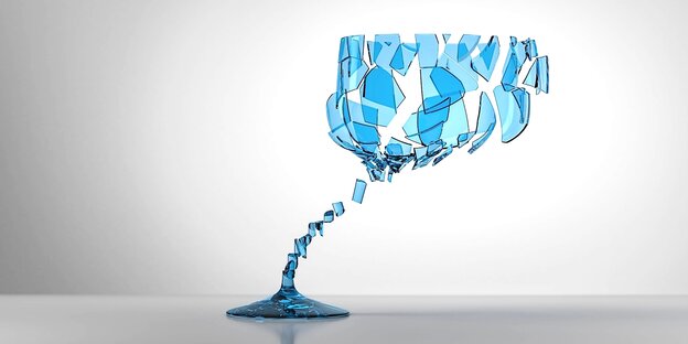 Zerbrochenes blaus Weinglas