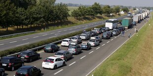 Ein Stau auf der Autobahn nach Österreich