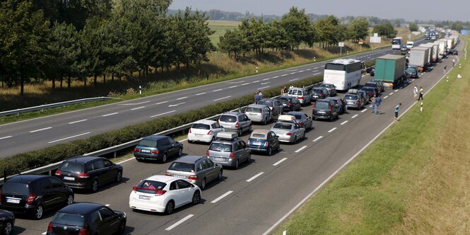 Ein Stau auf der Autobahn nach Österreich