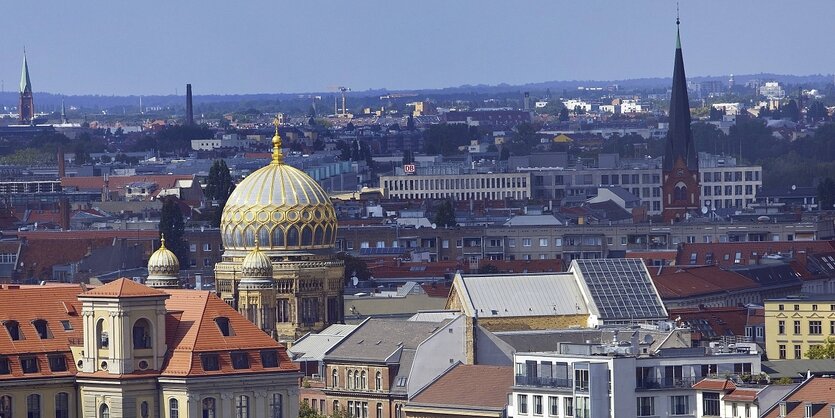 Die Kuppel der Neuen Synagoge im Stadtbild von berlin