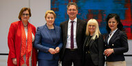 Die künftigen SPD- Senatoren und -Senatorinnen in Berlin