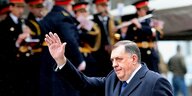 Milorad Dodik bei einer Militärparade
