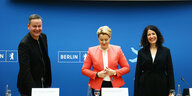 Das Bild zeigt die drei führenden Köpfe des rot-grün-roten Senats: klaus Lederer, Bettina Jarasch und in der Mitte Franziska Giffey.