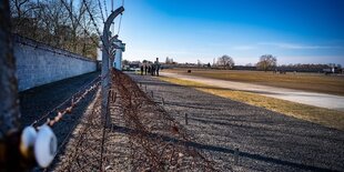 Mauer und Zaun in der Gedenkstätte Sachsenhausen