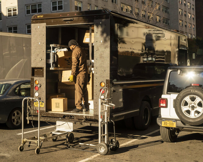 Wagen des Paketlieferdienstes UPS