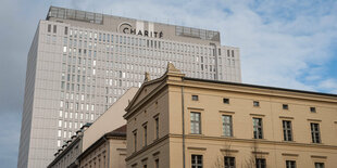 Das Bettenhaus der Charité in Berlin Mitte