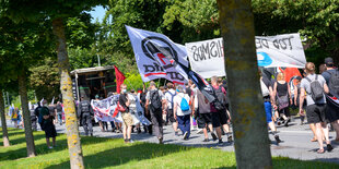 Demonstrationszug im Grünen