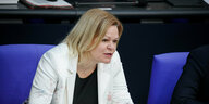 Innenministerin Nancy Faeser sitzt im Bundestag