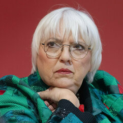 Porträt von Claudia Roth