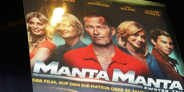 Filmplakat des Films "Manta Manta" in der Mitte Til Schweiger