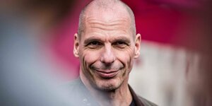 Portrait von Yanis Varoufakis 2019 in München