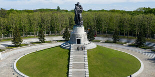 Blick auf das russische Ehrenmal in Treptow