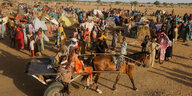 Sudanesische Flüchtlinge Richtung Tschad