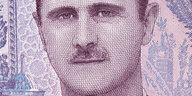 Das Portrait des syrischen Machthabers Bashar al-Assad auf einem Geldschein