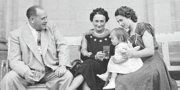 Carl und Marianne Katz mit Tochter Inge und Enkelin Hanna um 1950