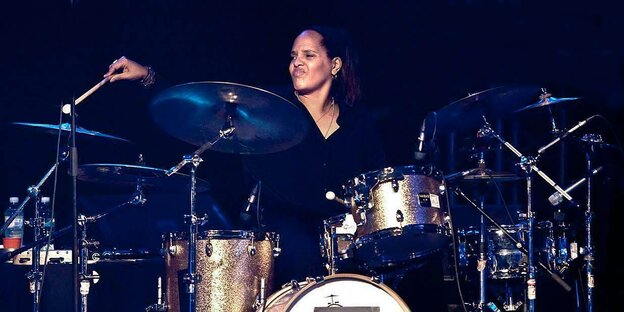 Terri Lyne Carrington am Schlagzeug