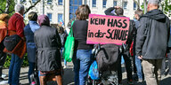 Demonstration vor dem Schulamt in Cottbus
