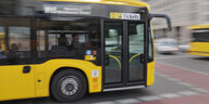 BVG-Bus auf Straße