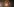 Avalon Emerson wird von Scheinwerfer geblendet