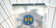Wahlbox mit dem Logo der Republik Moldova