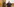 Ein verpixelter Reichsbürger und ein Polizist im Gerichtssaal