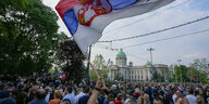 Demonstrierende am Freitag in Serbien