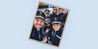 Die Band Tokio Hotel posiert für ein Selfie in Polizeiuniform mit einer Polizistin und einem Polizisten