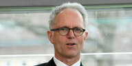 Udo Philipp, (Bündnis90/Die Grünen), steht als damals neuer Staatssekretär erstmals im Kieler Landtag