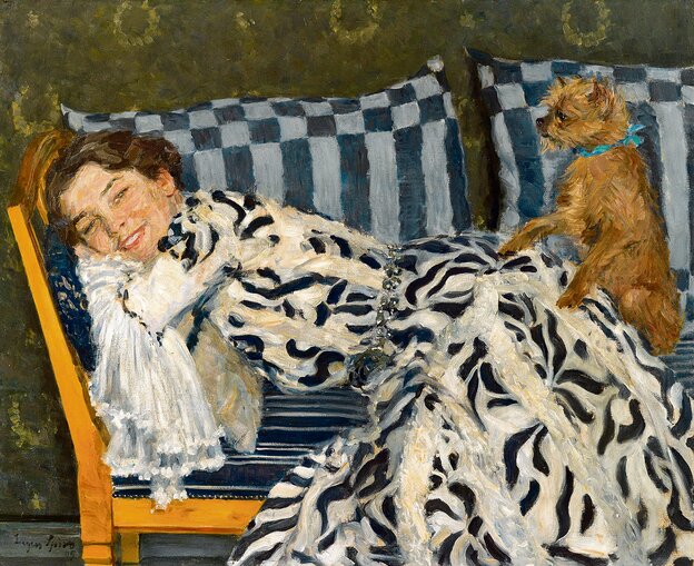 Impressionistisches Bild von einer Dame, halb auf dem Sofa liegend. Ein Hündchen erhebt sich hinter ihrer Hüfte