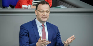 Jens Spahn spricht im Bundestag