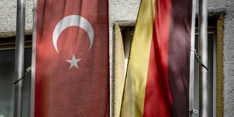 German Turks before the runoff election: promote democracy through naturalization