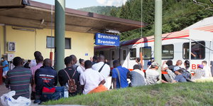 Warten am Brenner-Pass.