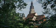 Blick auf eine alte Kirche in der bayerischen Stadt Coburg.