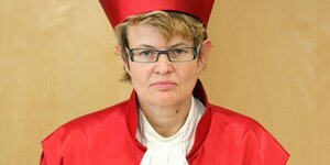 Bundesverfassungsrichterin Prof. Dr. Susanne Baer in ihrer roten Robe