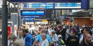 Ein überfüllter Hamburger Hauptbahnhof
