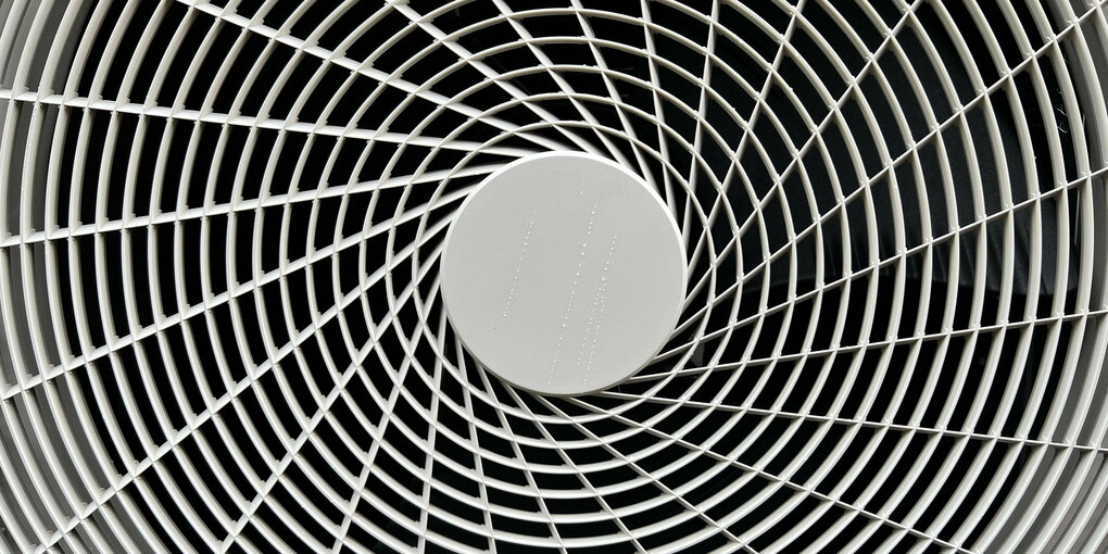 Nahaufnahme des Ventilators einer Wärmepumpe