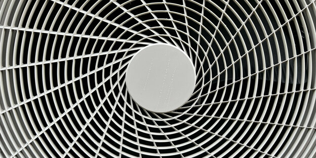 Nahaufnahme des Ventilators einer Wärmepumpe